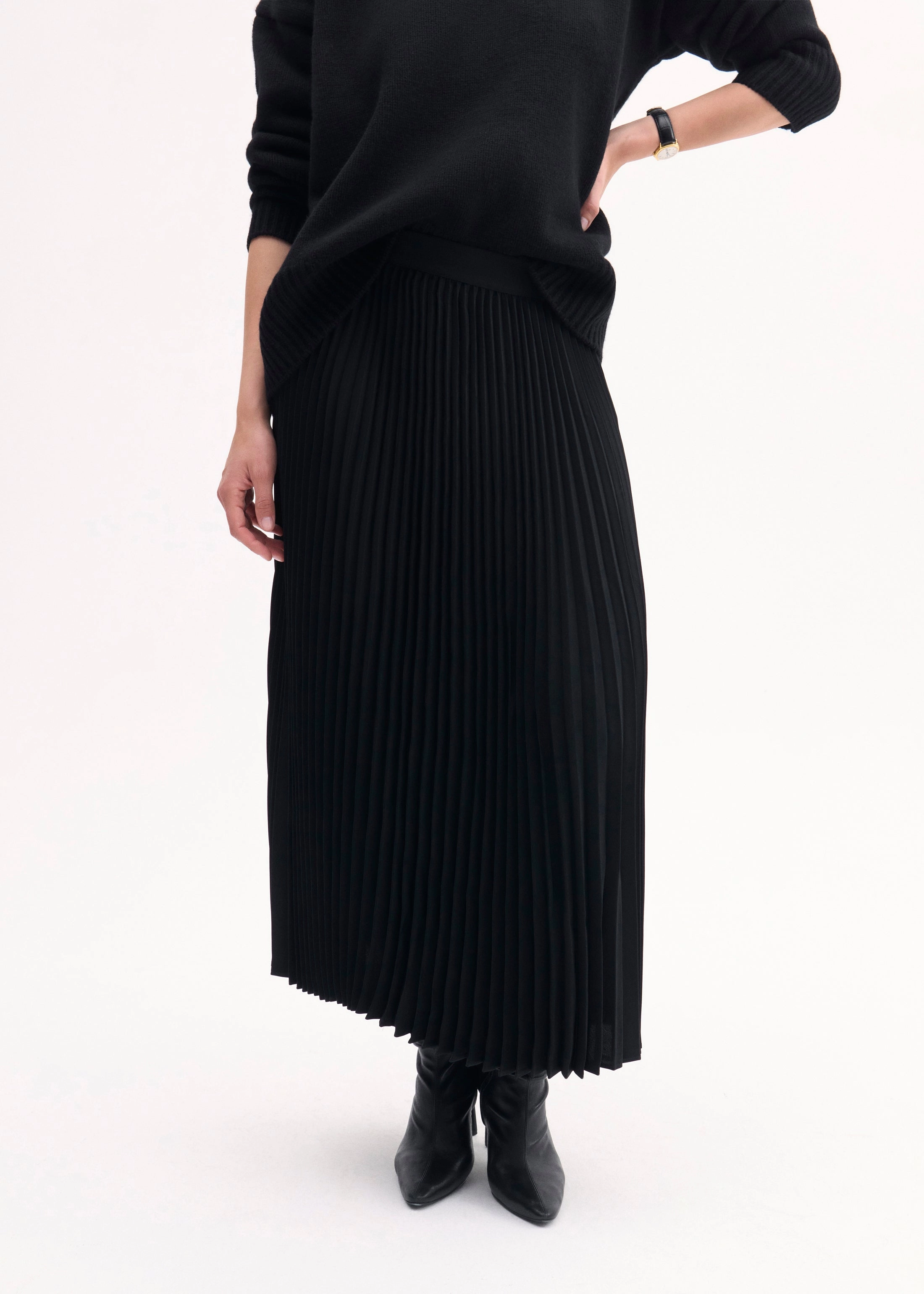 Pleated Elastic Waist Skirt in Stretch Crepe - Black