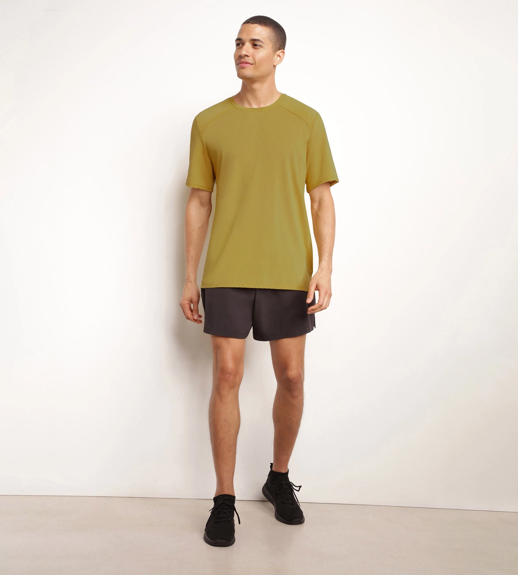 Short de sport homme en matière aérée Noir Dim Move