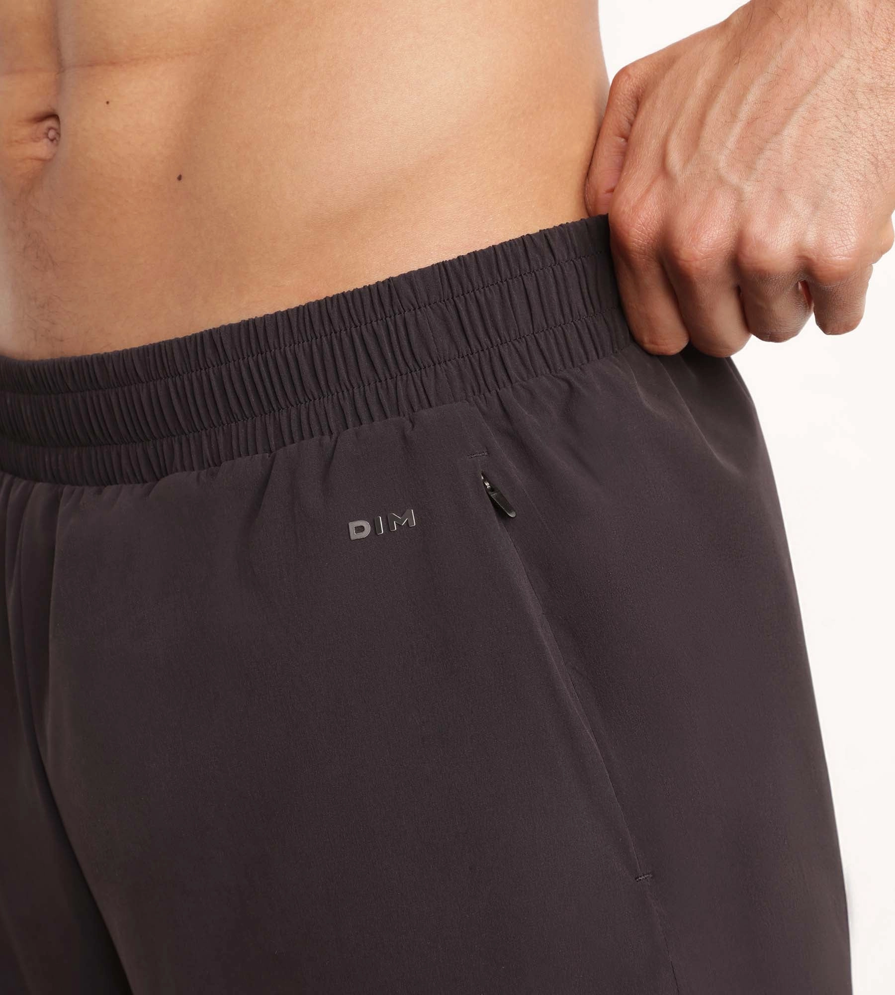 Short de sport homme en matière aérée Noir Dim Move