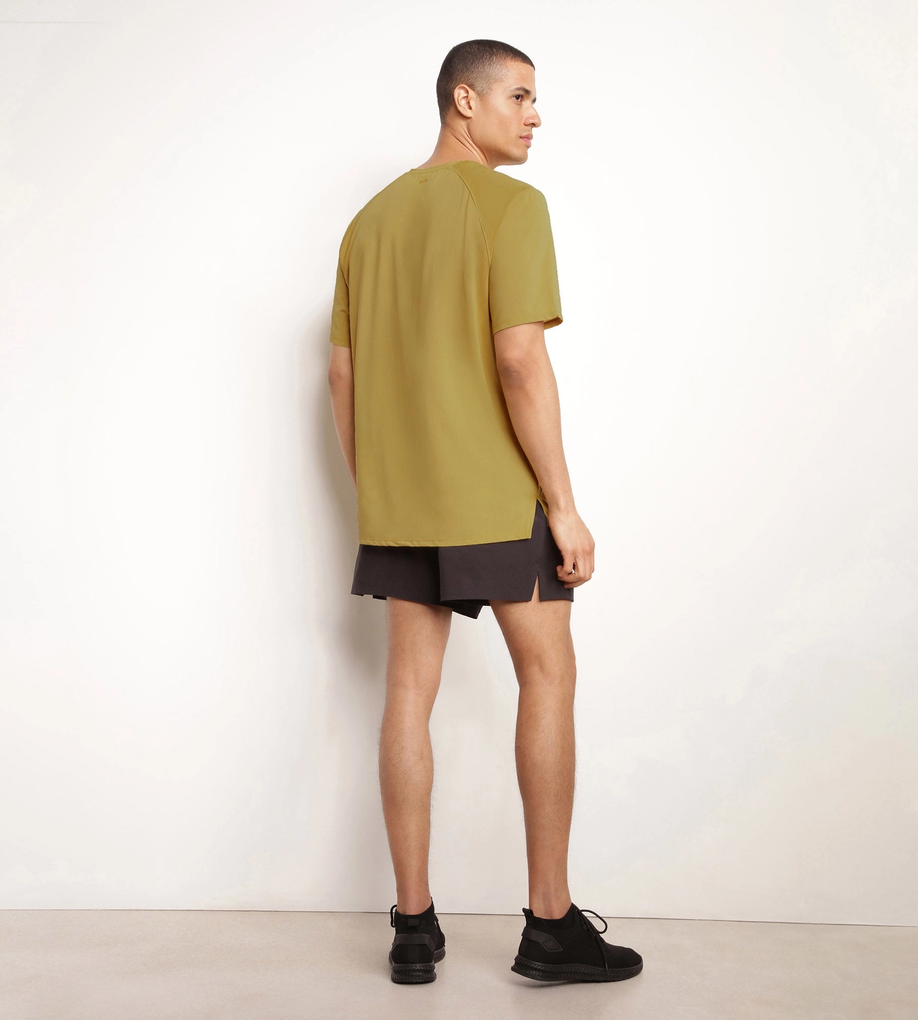 Short de sport homme en matière aérée Noir Dim Move