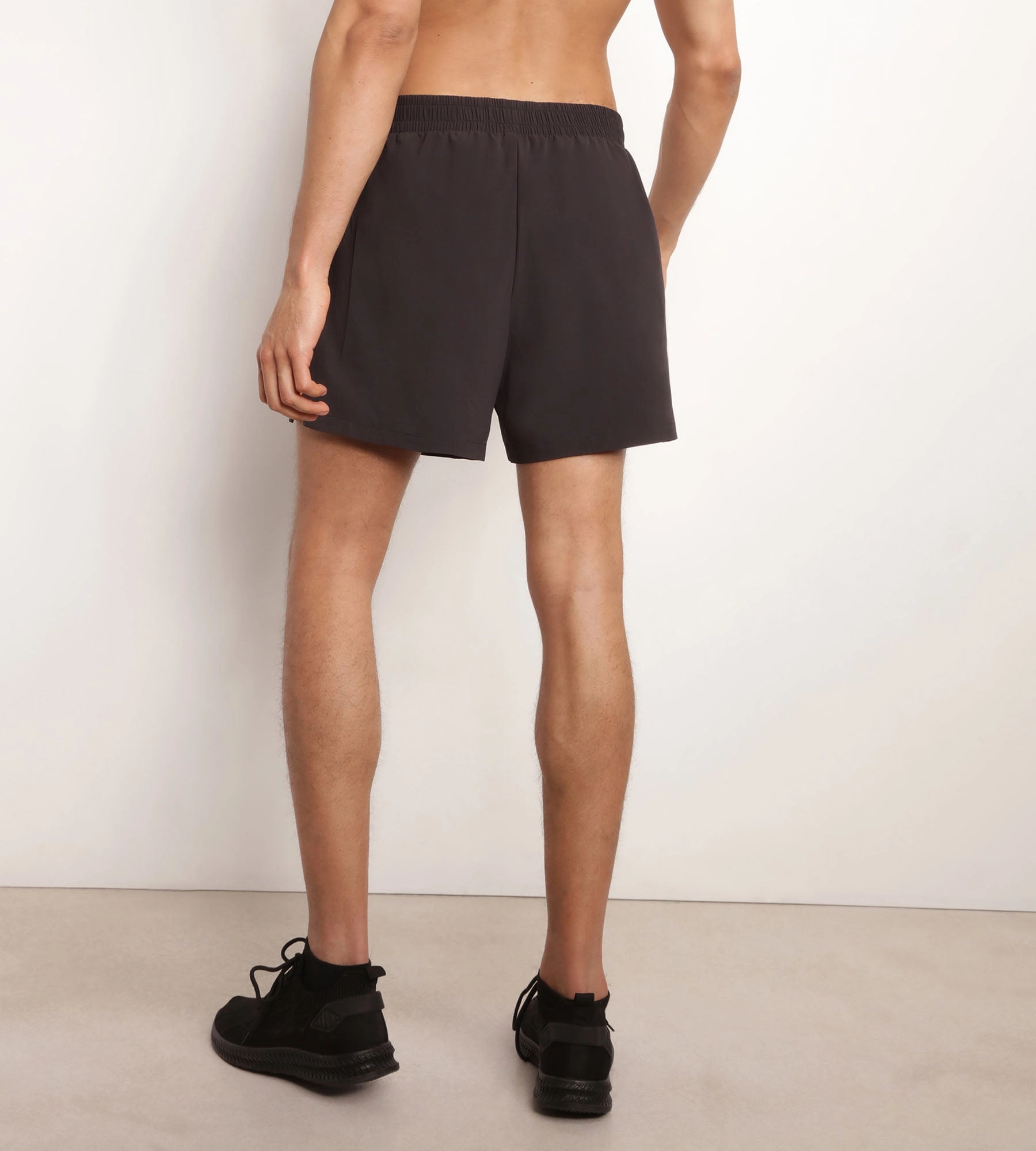Short de sport homme en matière aérée Noir Dim Move